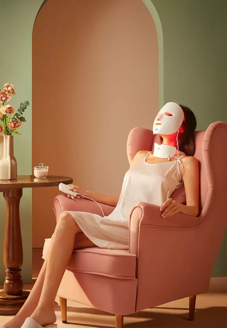 Are LED Face Masks Worth it after 40 ?